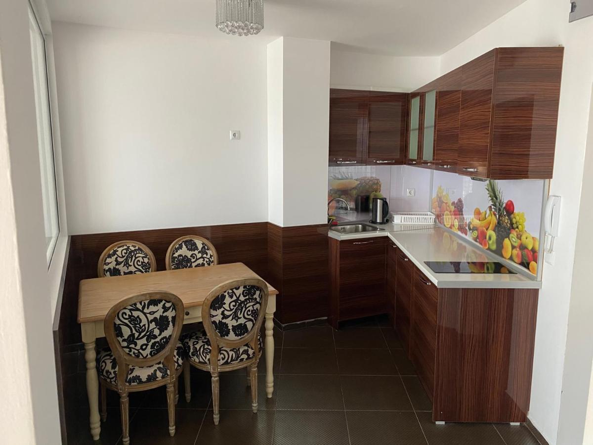 Apartments Pomorie Апартамент *