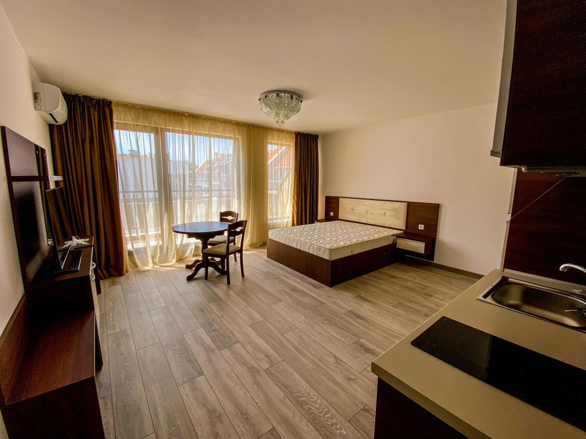 Apartments Pomorie Апартамент *